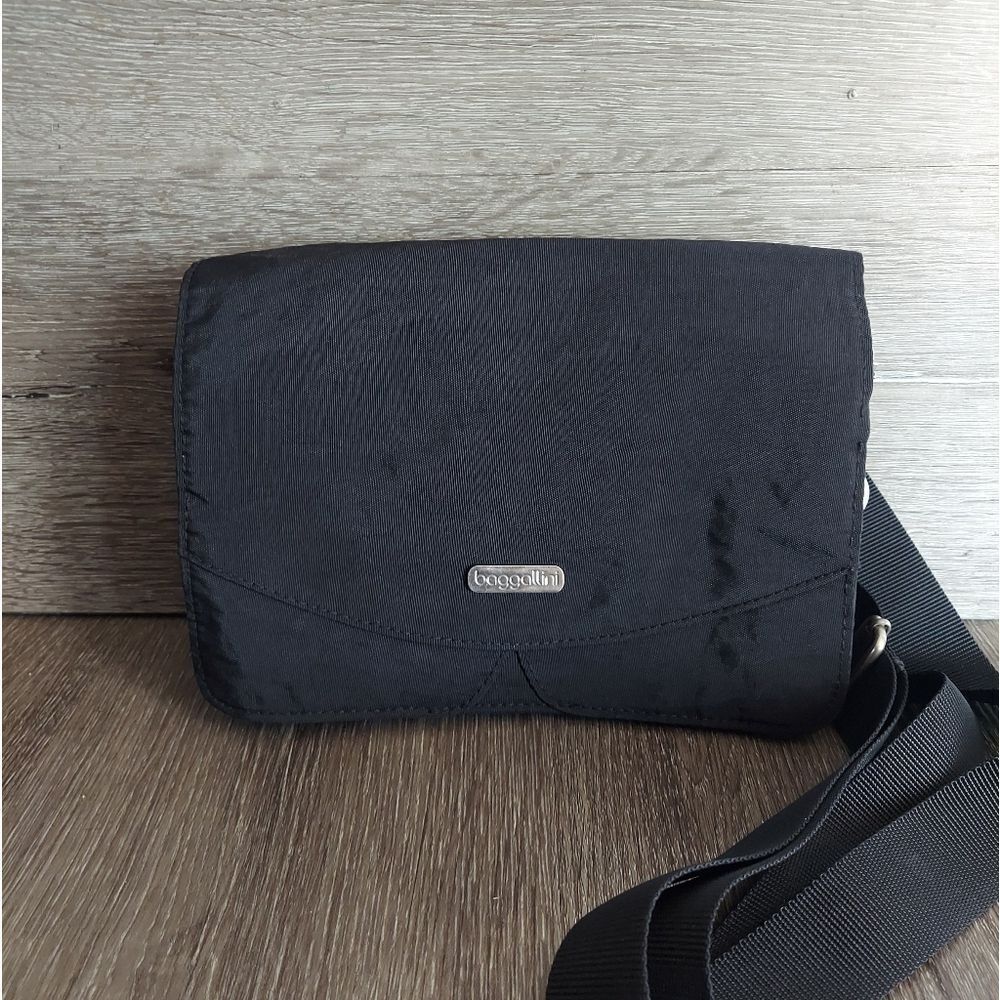 Baggallini Venture Crossbody Purse Bag 3 Compartments Black Travel Expandable